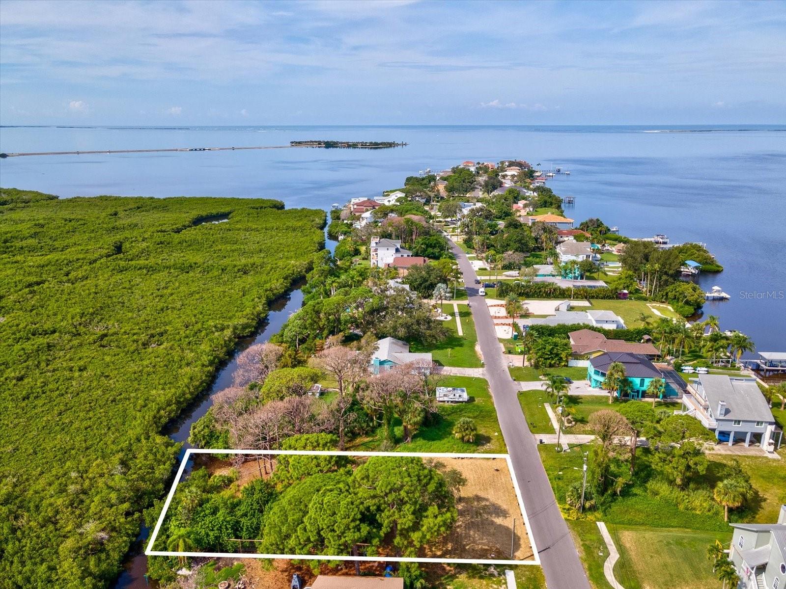 SEA BREEZE DR #LOT 10, TARPON SPRINGS, FL, 34689