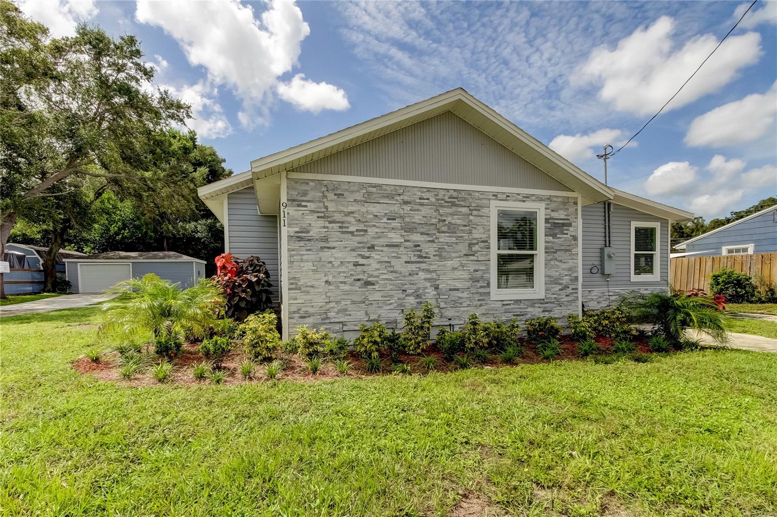 911 8TH AVE SW, LARGO, FL, 33770