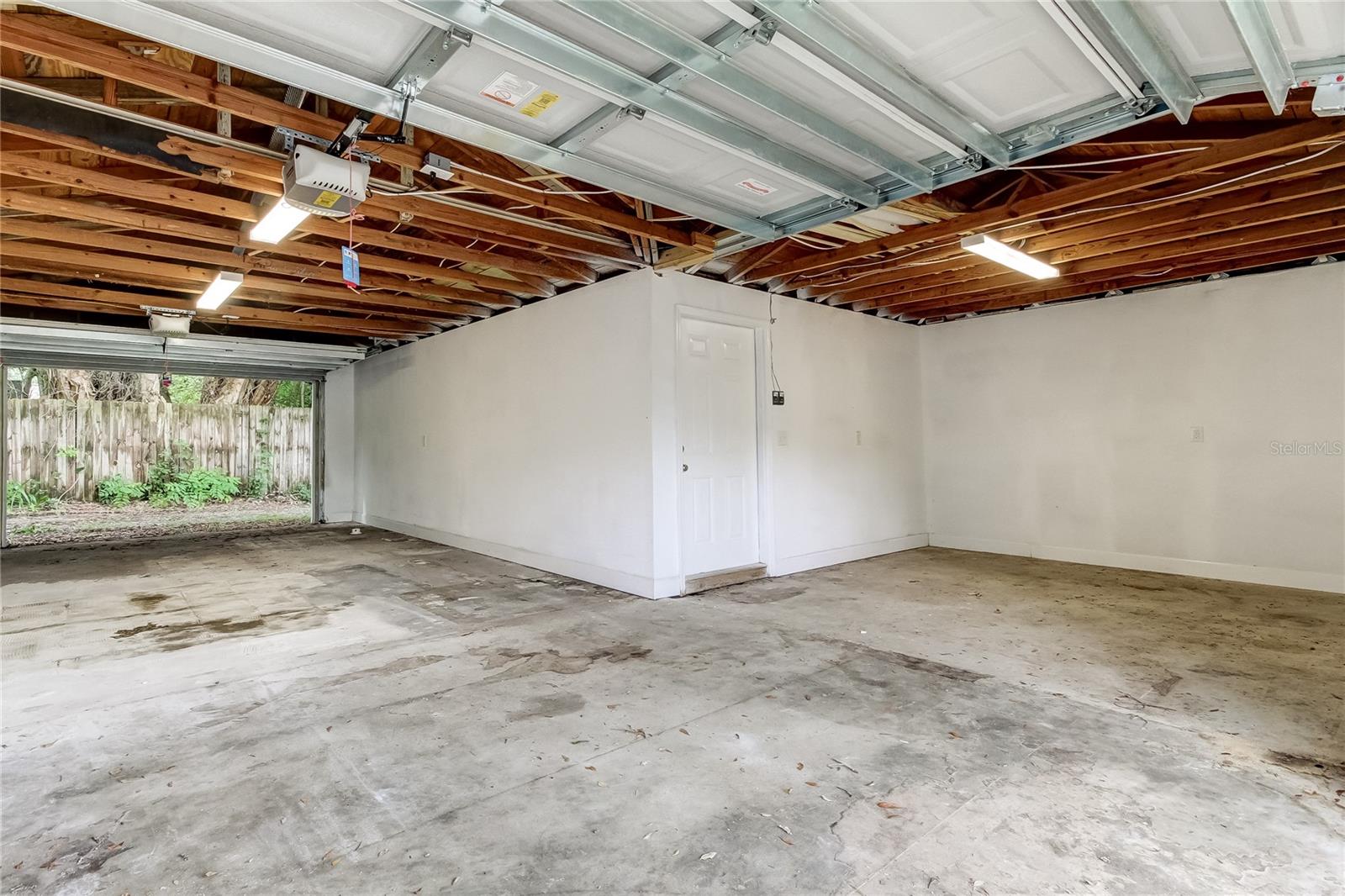 911 8TH AVE SW, LARGO, FL, 33770
