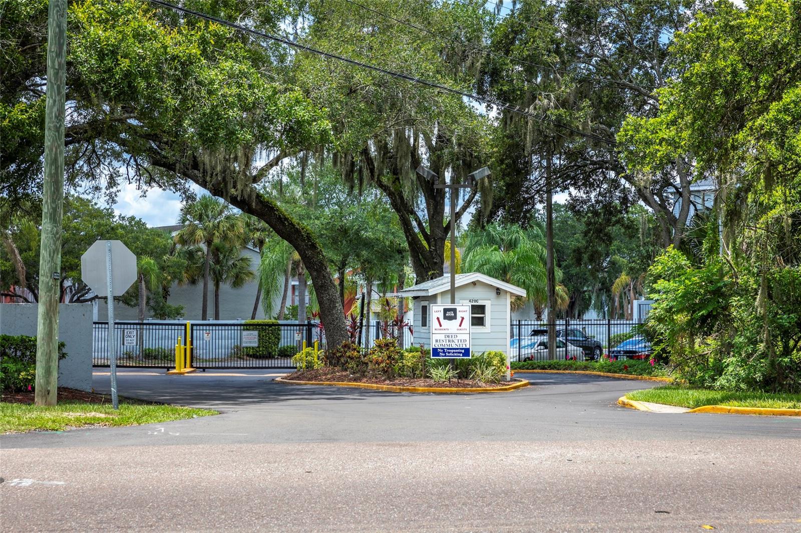 7402 E BANK DR, TAMPA, FL, 33617