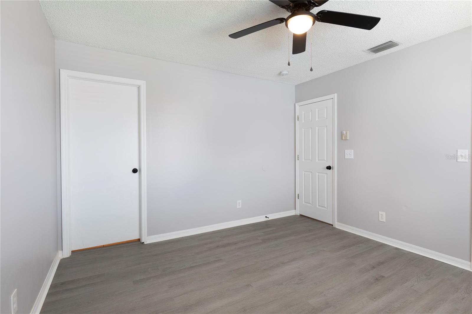 7402 E BANK DR, TAMPA, FL, 33617