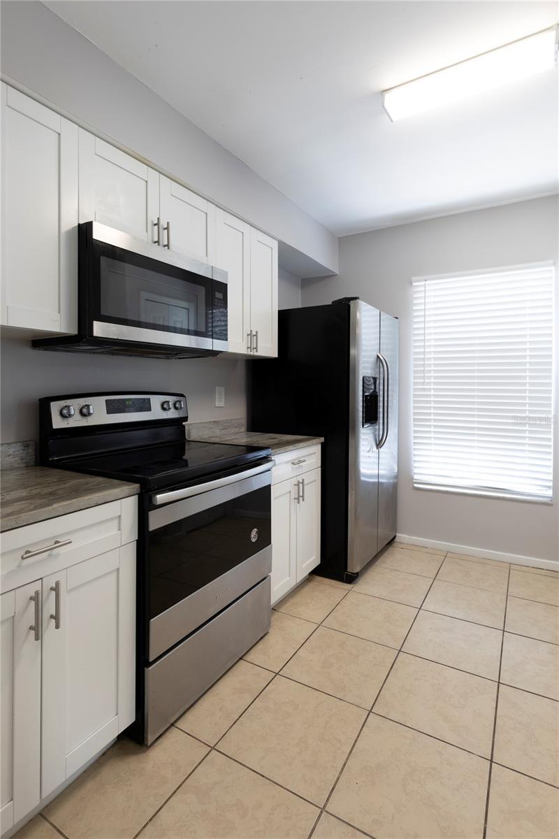 7402 E BANK DR, TAMPA, FL, 33617