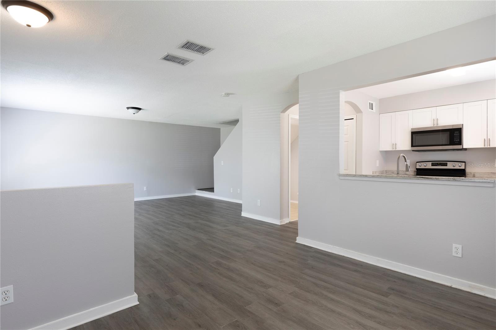 7402 E BANK DR, TAMPA, FL, 33617
