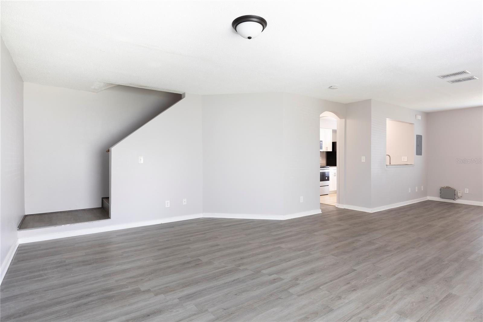 7402 E BANK DR, TAMPA, FL, 33617