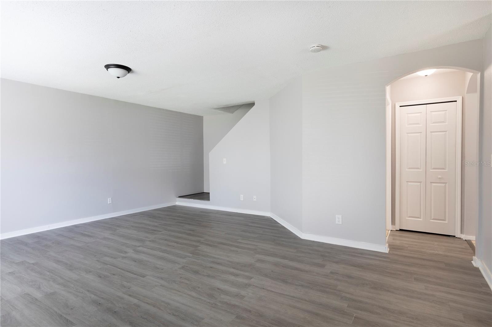 7402 E BANK DR, TAMPA, FL, 33617