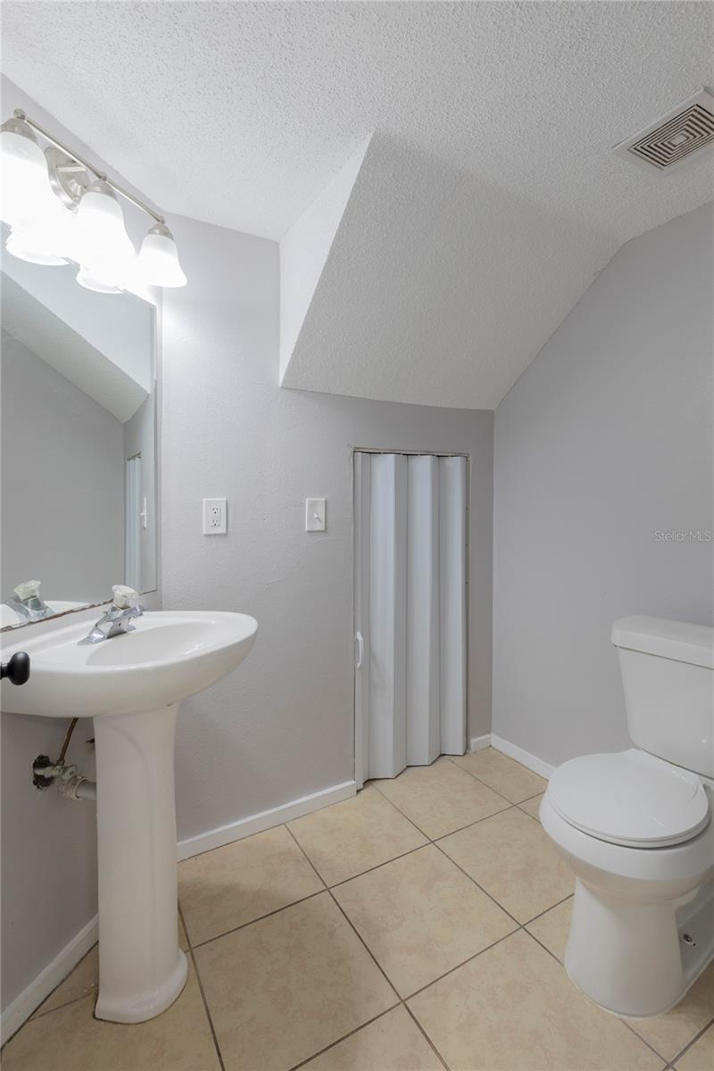 7402 E BANK DR, TAMPA, FL, 33617