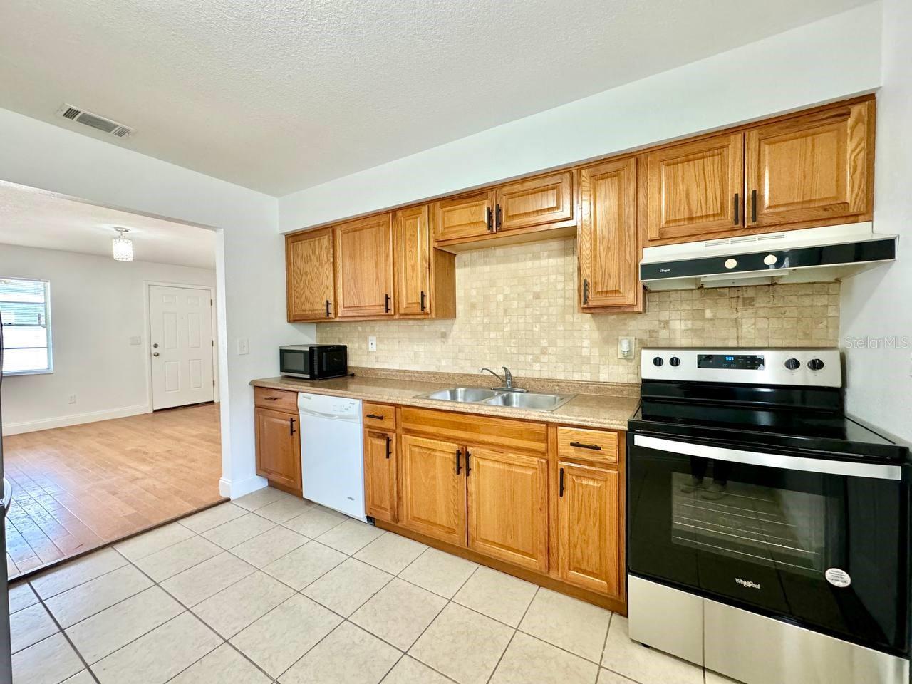 6333 S MACDILL AVE #A, TAMPA, FL, 33611
