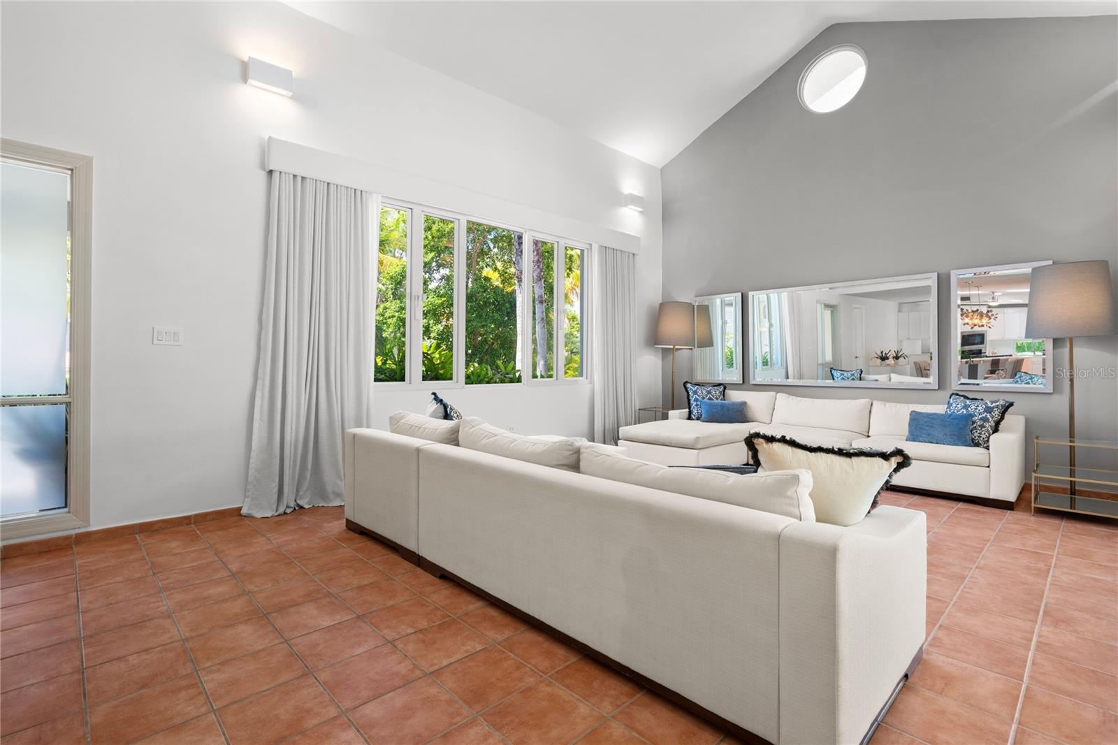 PR9108735 Property Photo