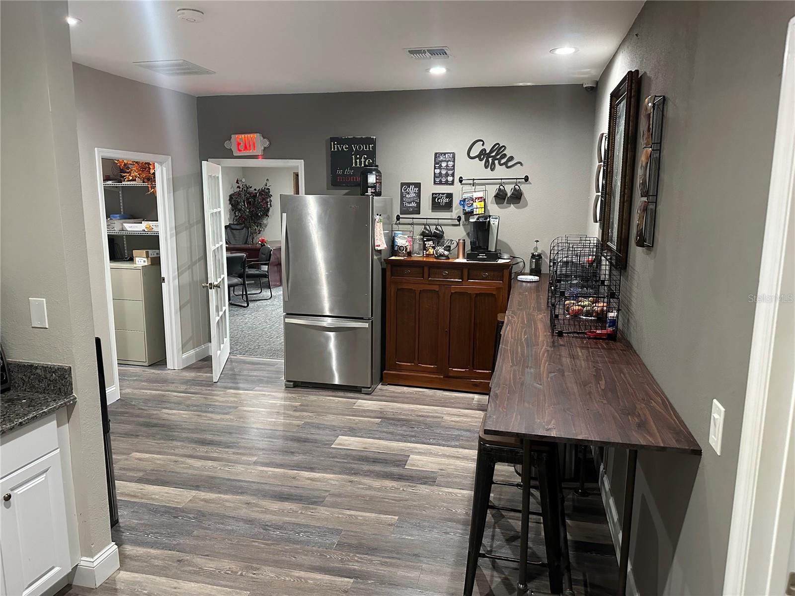 8106 US HWY 19, PORT RICHEY, FL, 34668