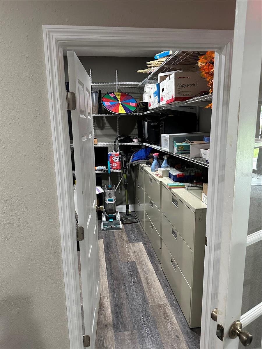 8106 US HWY 19, PORT RICHEY, FL, 34668