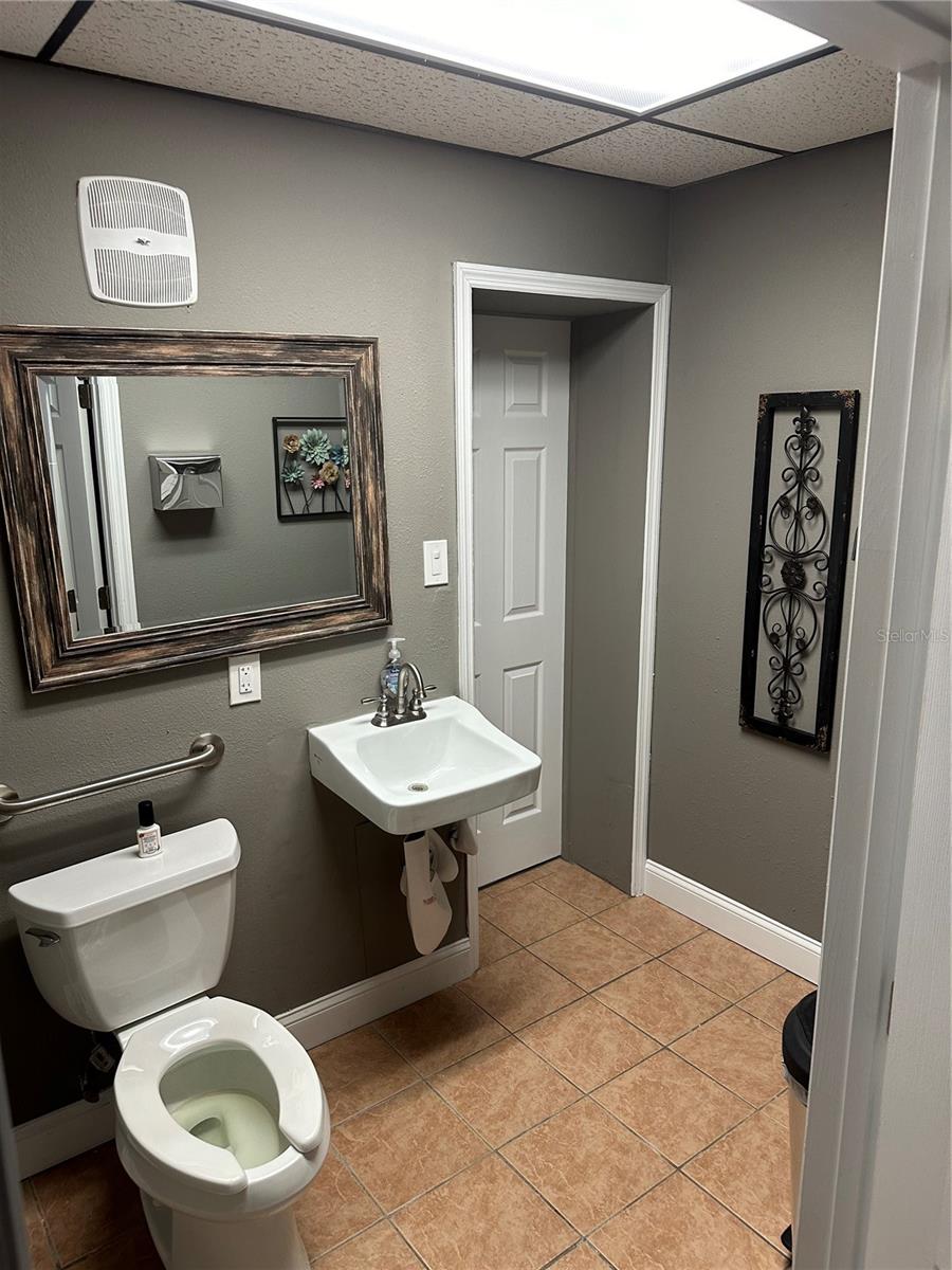8106 US HWY 19, PORT RICHEY, FL, 34668