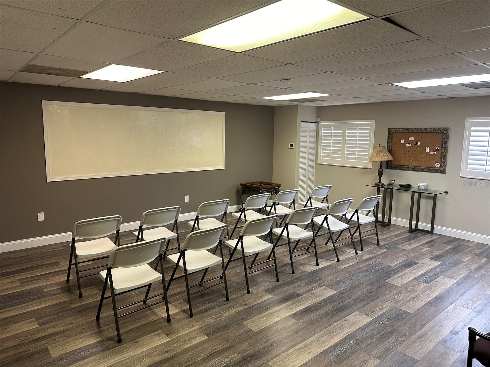 8106 US HWY 19, PORT RICHEY, FL, 34668