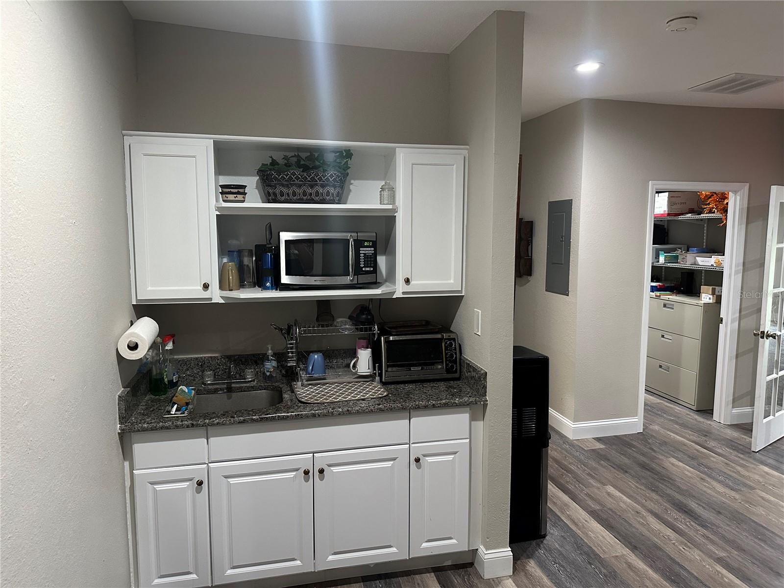 8106 US HWY 19, PORT RICHEY, FL, 34668