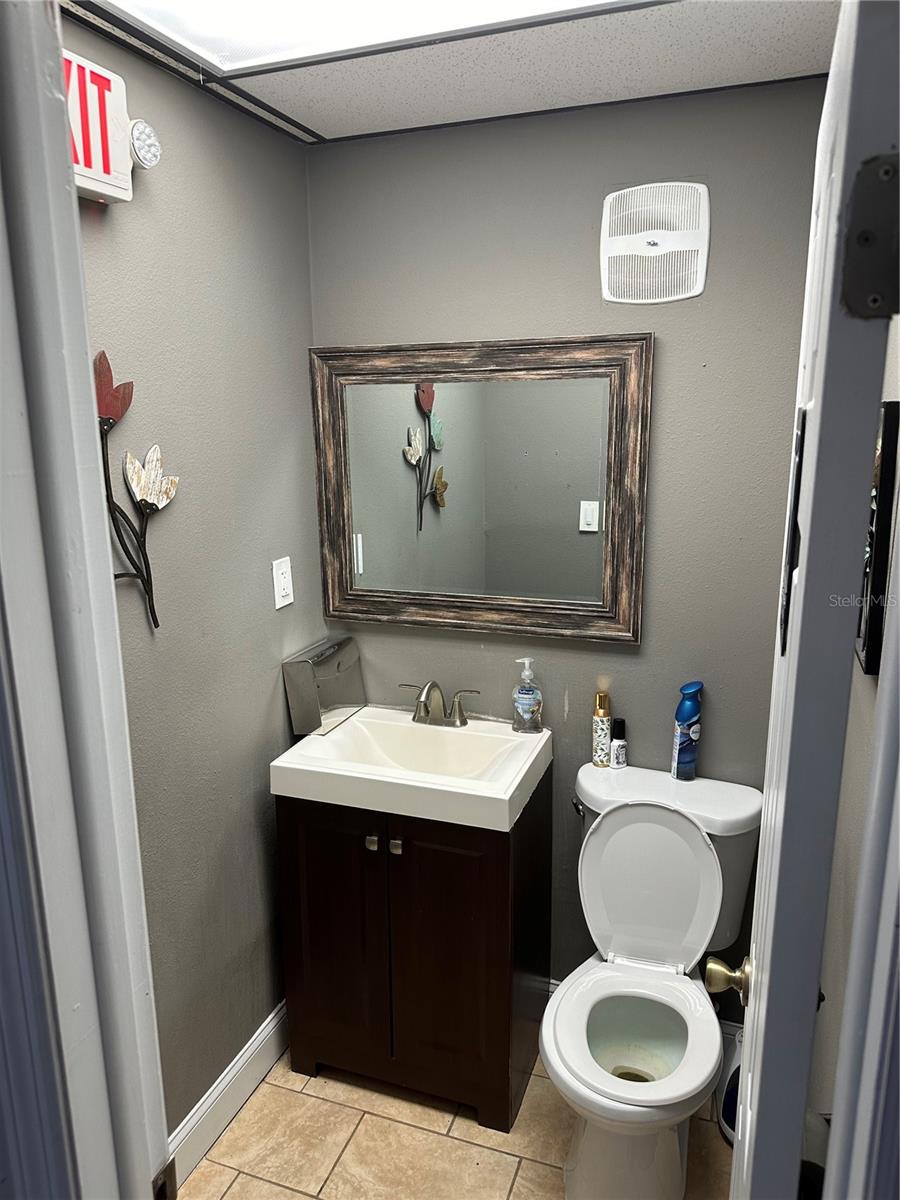 8106 US HWY 19, PORT RICHEY, FL, 34668