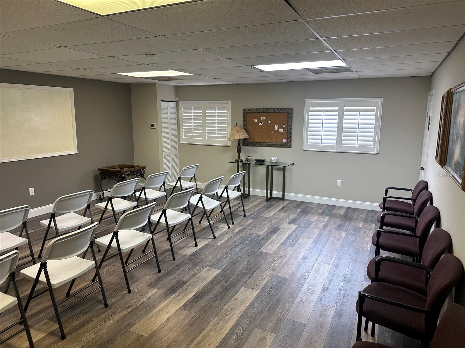 8106 US HWY 19, PORT RICHEY, FL, 34668
