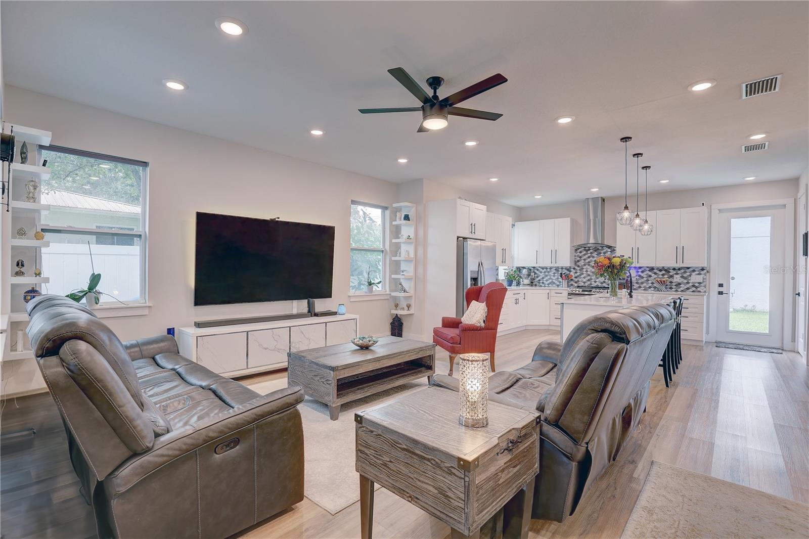 2860 14TH AVE N, ST PETERSBURG, FL, 33713