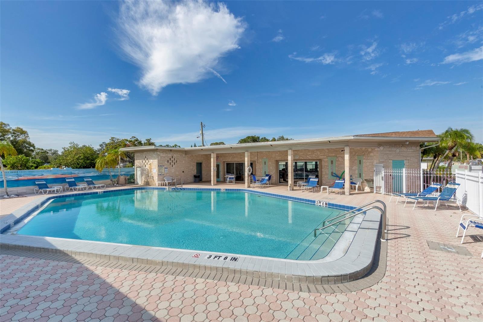 250 ROSERY RD NW #219, LARGO, FL, 33770
