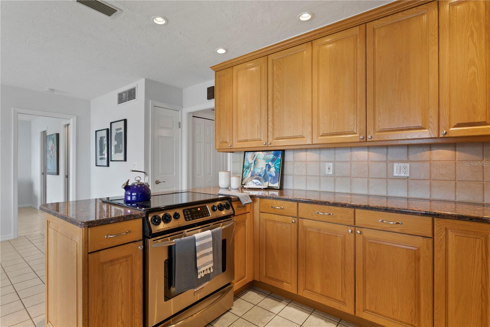 2090 IOWA AVE NE, ST PETERSBURG, FL, 33703
