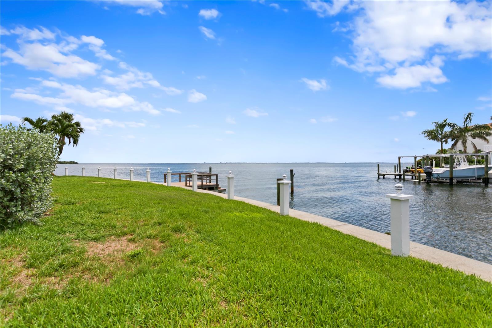 2090 IOWA AVE NE, ST PETERSBURG, FL, 33703