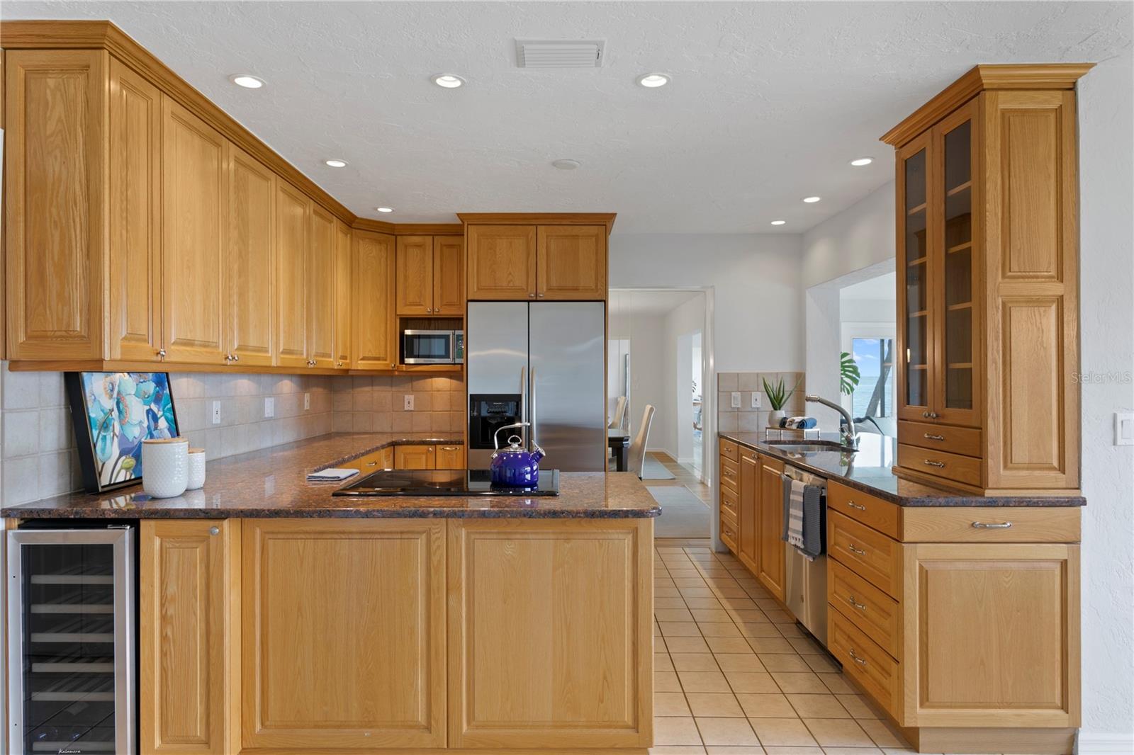 2090 IOWA AVE NE, ST PETERSBURG, FL, 33703