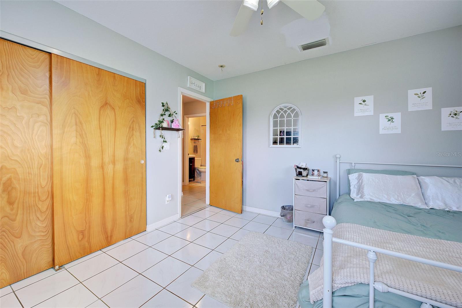 879 E SEMINOLE DR, VENICE, FL, 34293