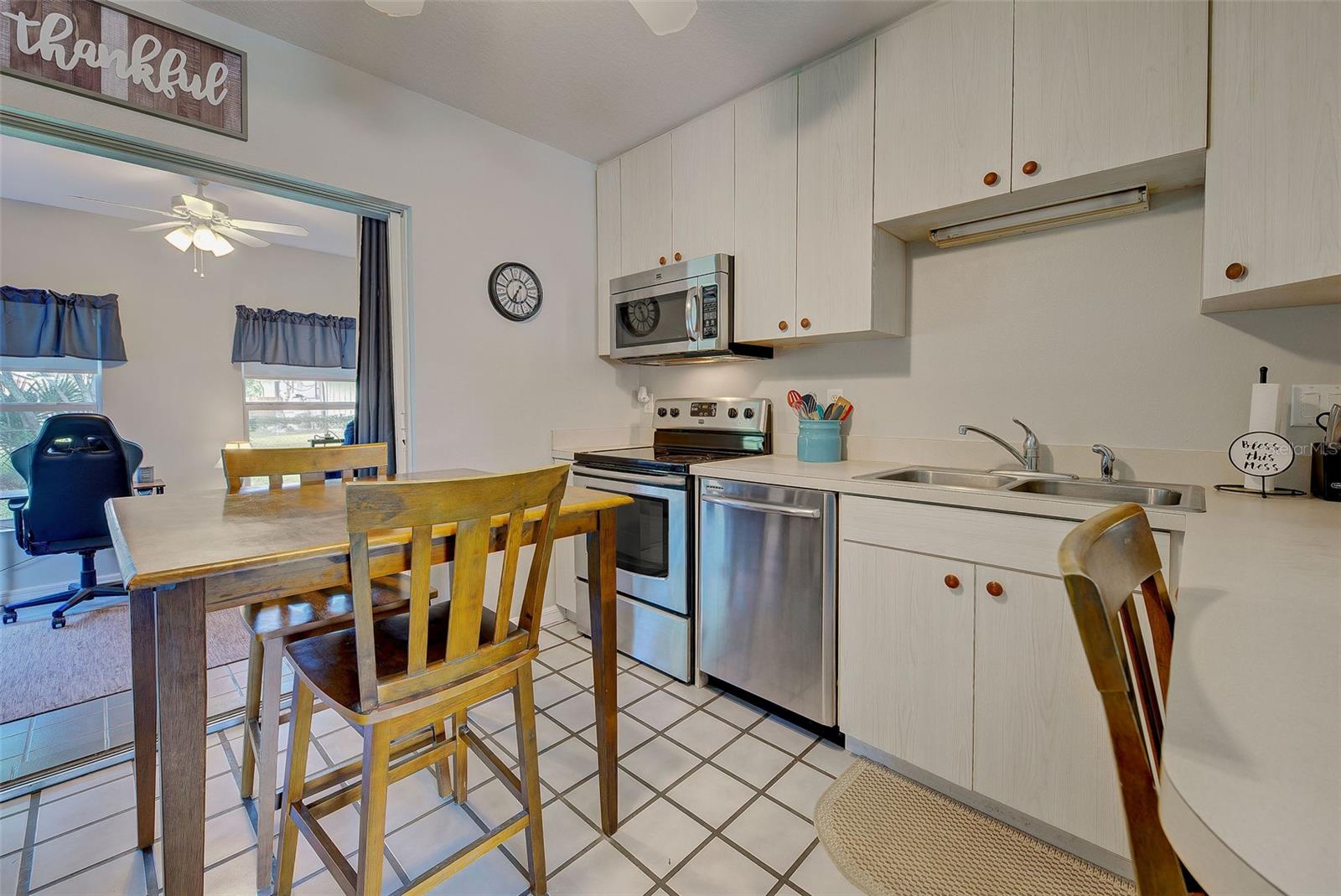 879 E SEMINOLE DR, VENICE, FL, 34293