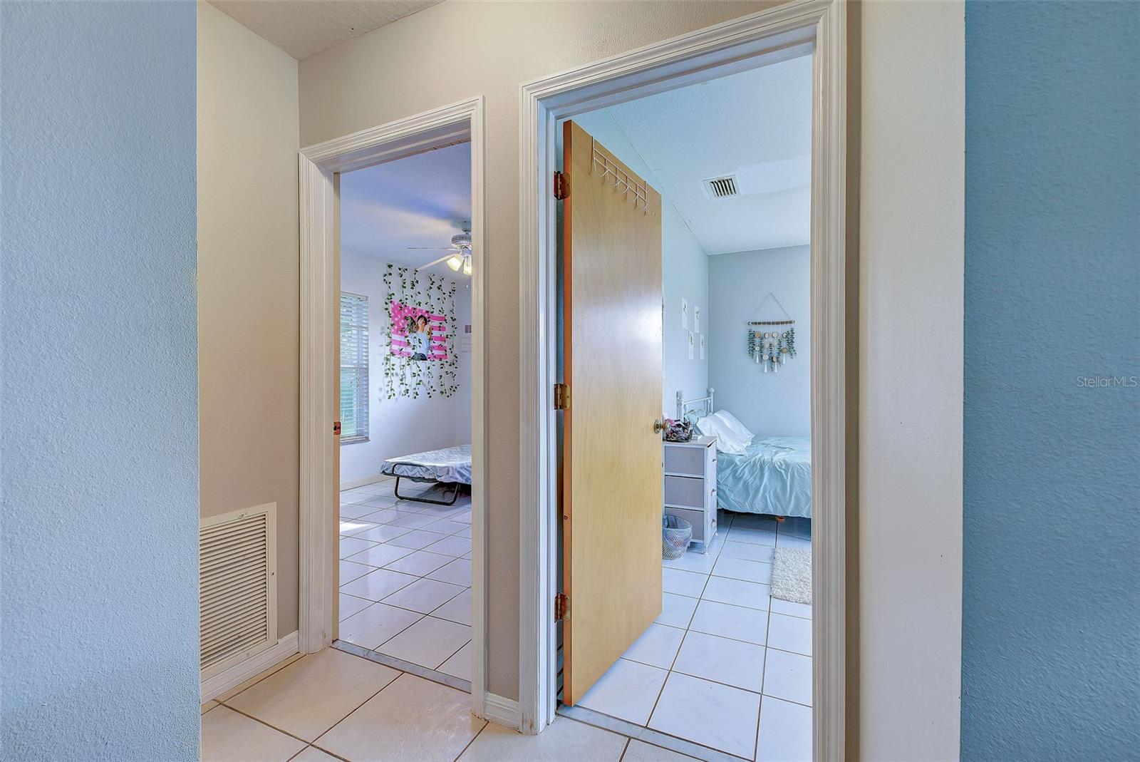 879 E SEMINOLE DR, VENICE, FL, 34293
