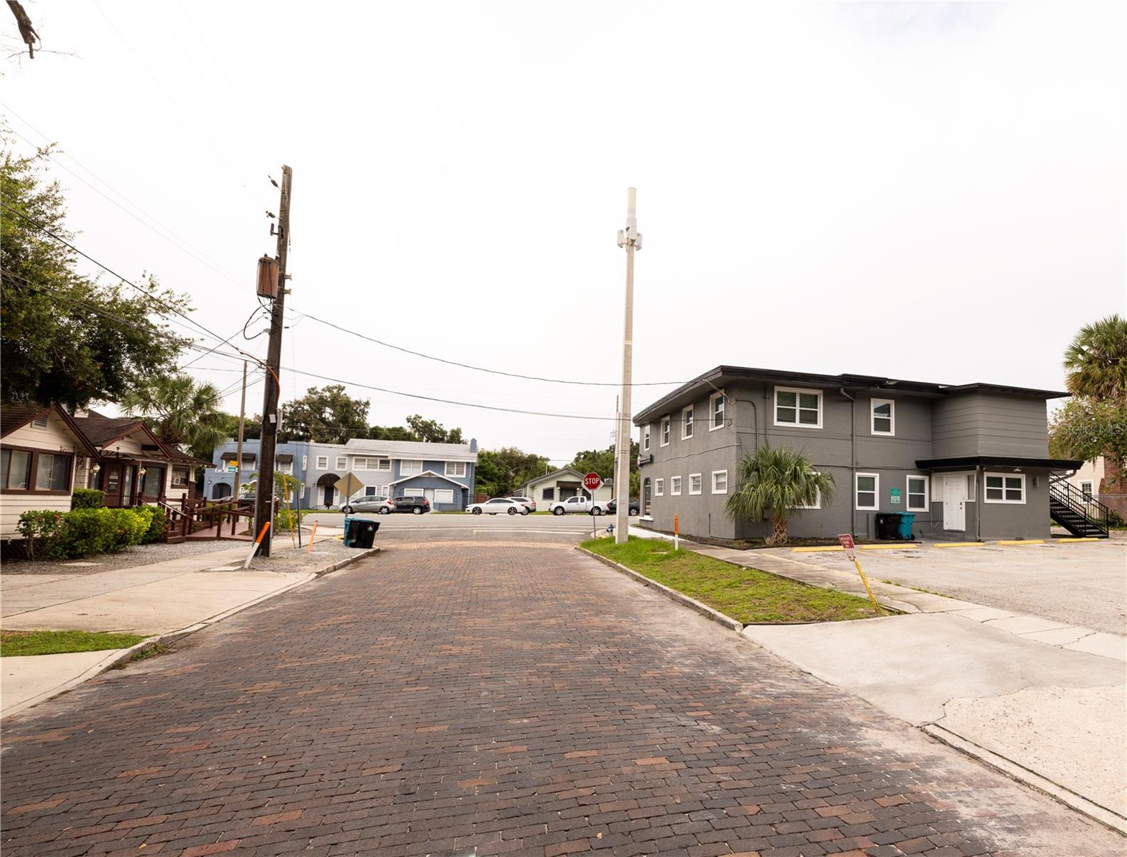 733 W COLONIAL DR, ORLANDO, FL, 32804