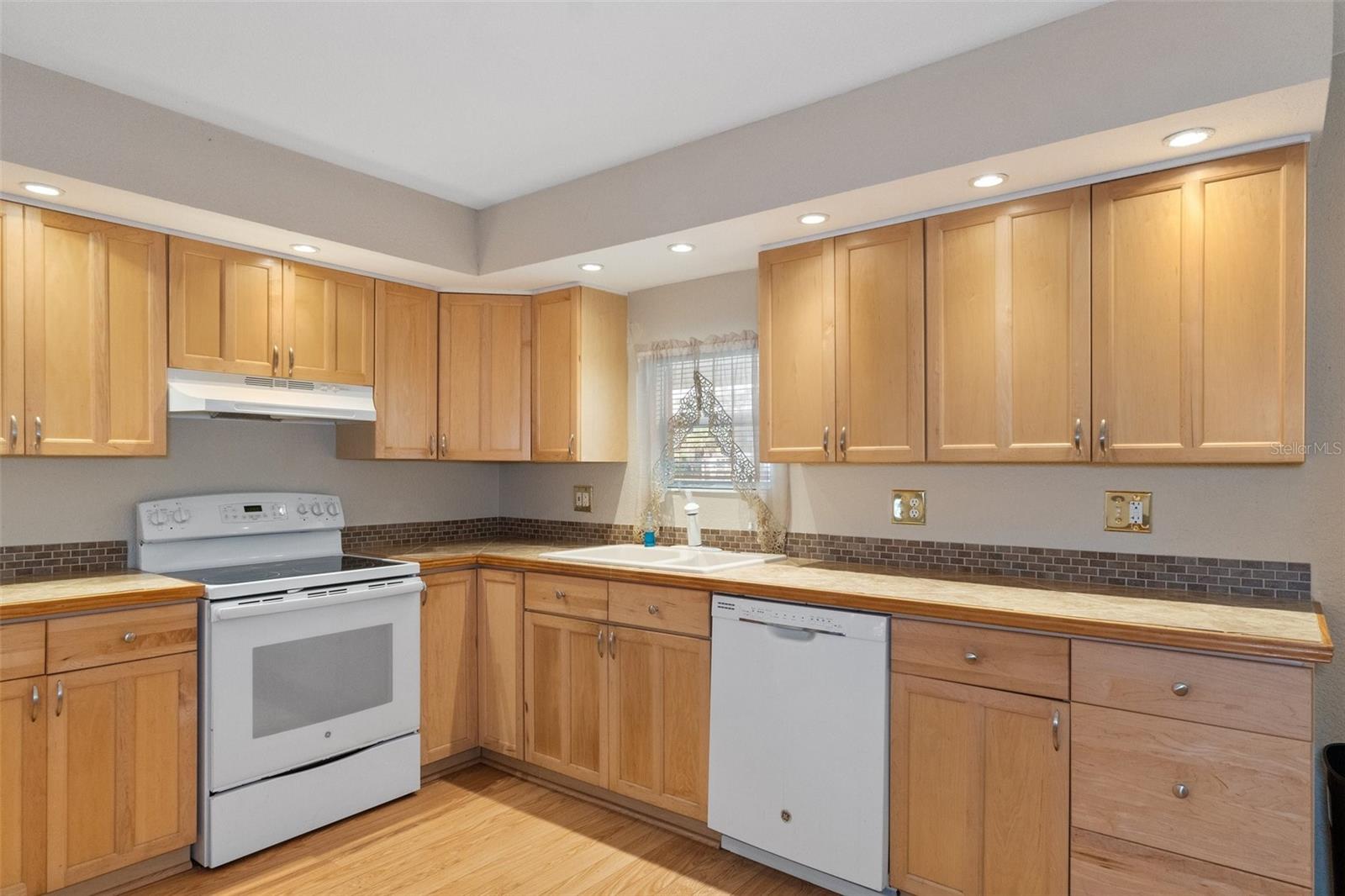 12077 FAIRWAY AVE, BROOKSVILLE, FL, 34613