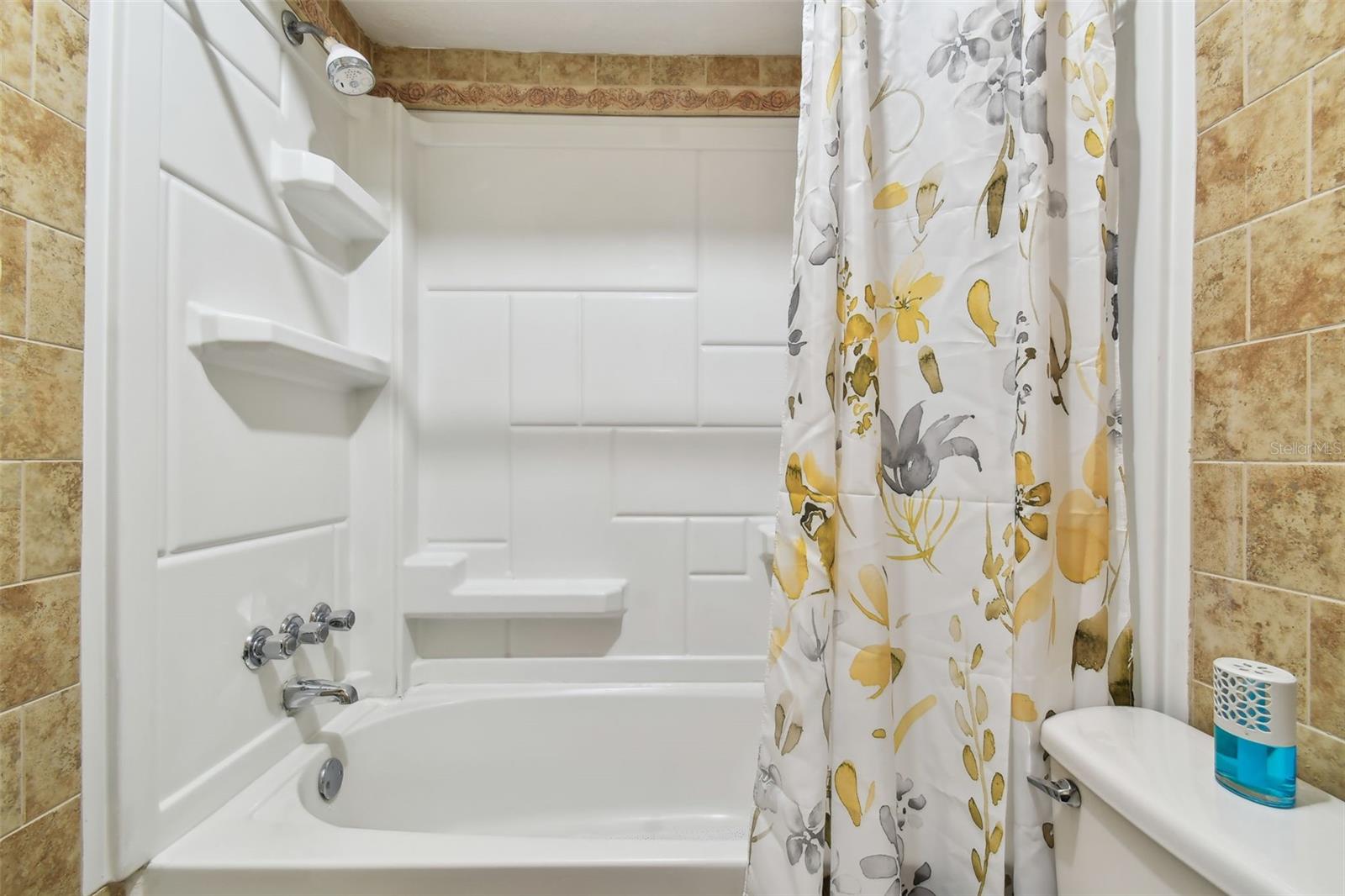 215 YOUNG PL, LAKELAND, FL, 33803