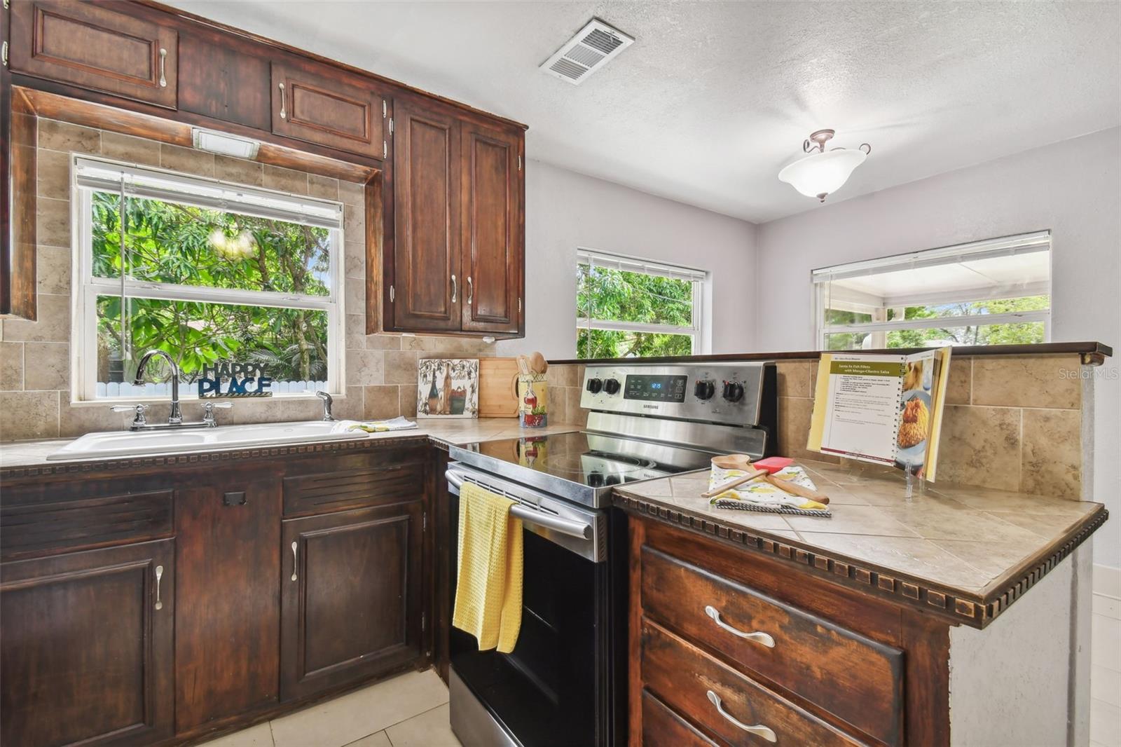 215 YOUNG PL, LAKELAND, FL, 33803