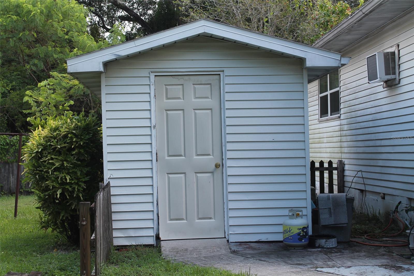 320 W BULLARD AVE, LAKE WALES, FL, 33853