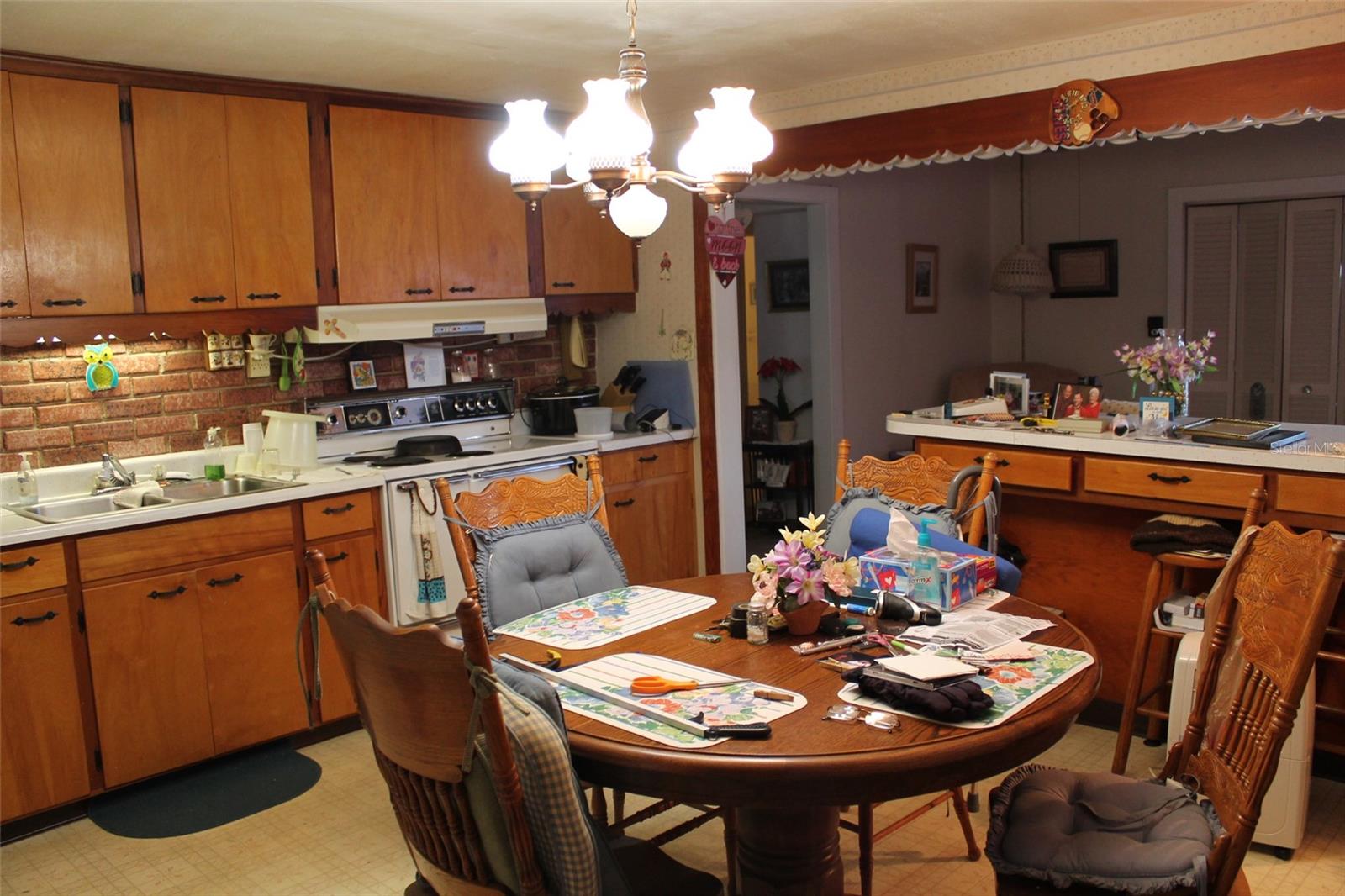 320 W BULLARD AVE, LAKE WALES, FL, 33853