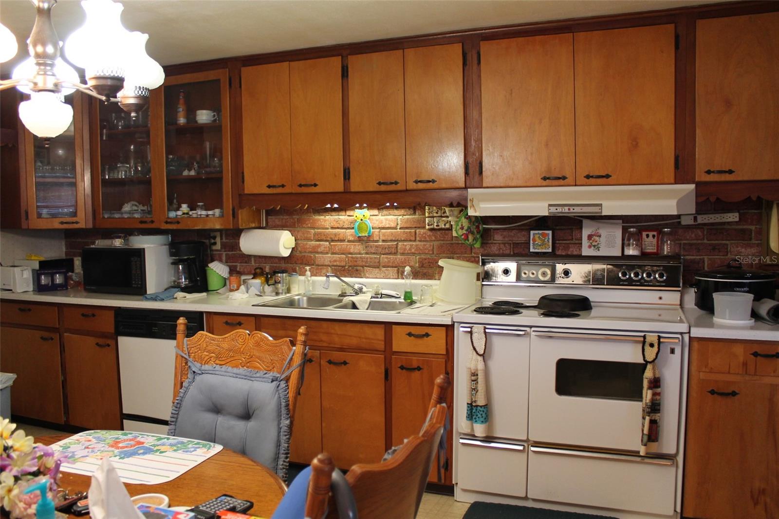 320 W BULLARD AVE, LAKE WALES, FL, 33853