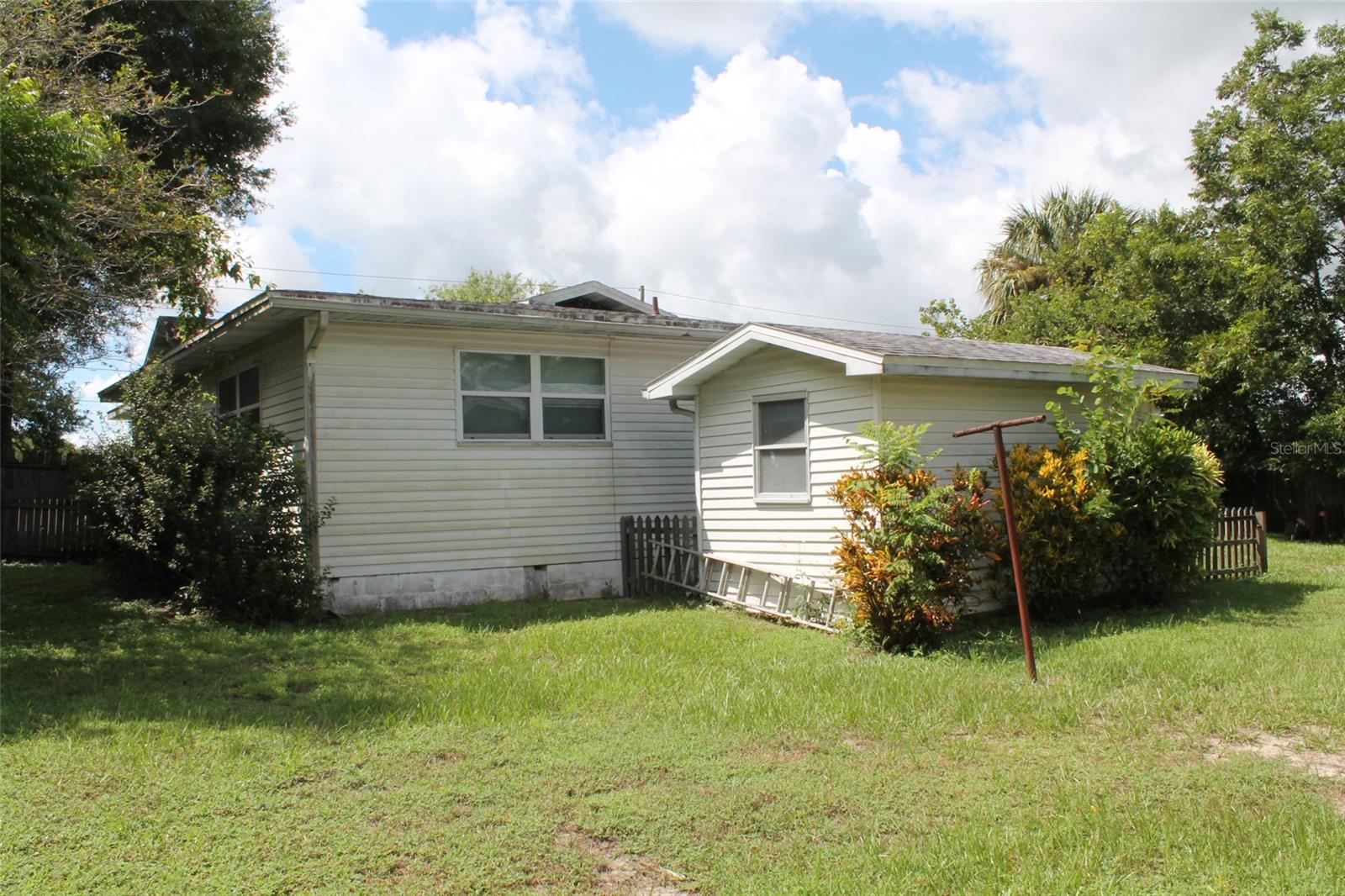 320 W BULLARD AVE, LAKE WALES, FL, 33853