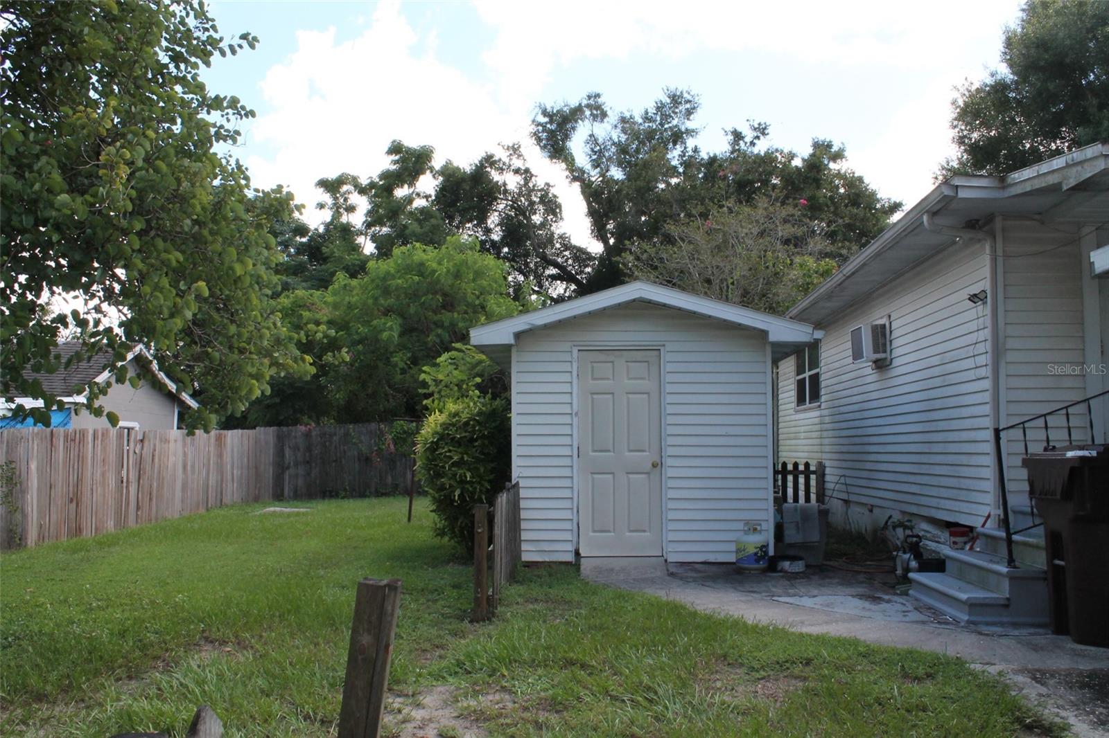 320 W BULLARD AVE, LAKE WALES, FL, 33853