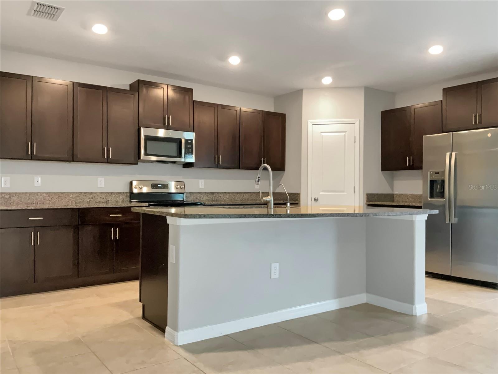 15527 PEACE RIVER PL, SUN CITY CENTER, FL, 33573