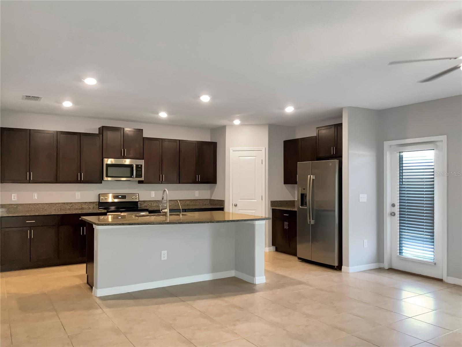 15527 PEACE RIVER PL, SUN CITY CENTER, FL, 33573
