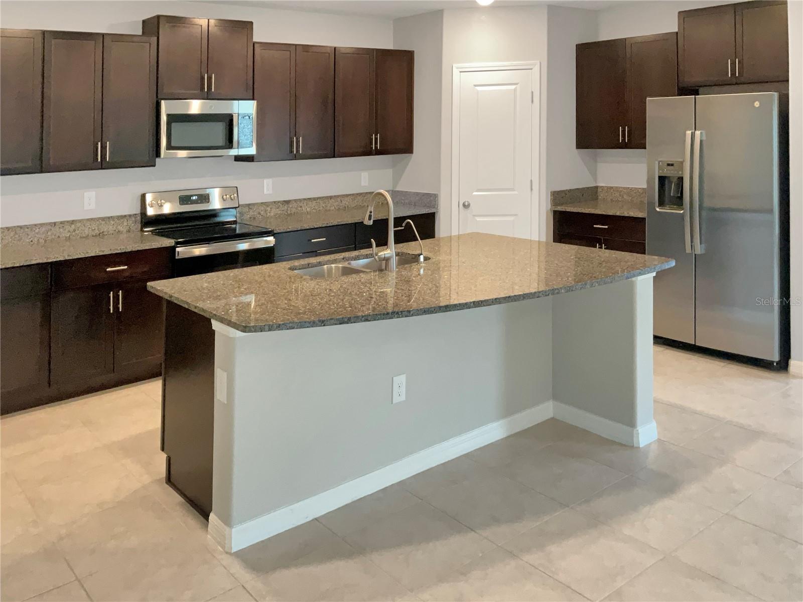 15527 PEACE RIVER PL, SUN CITY CENTER, FL, 33573