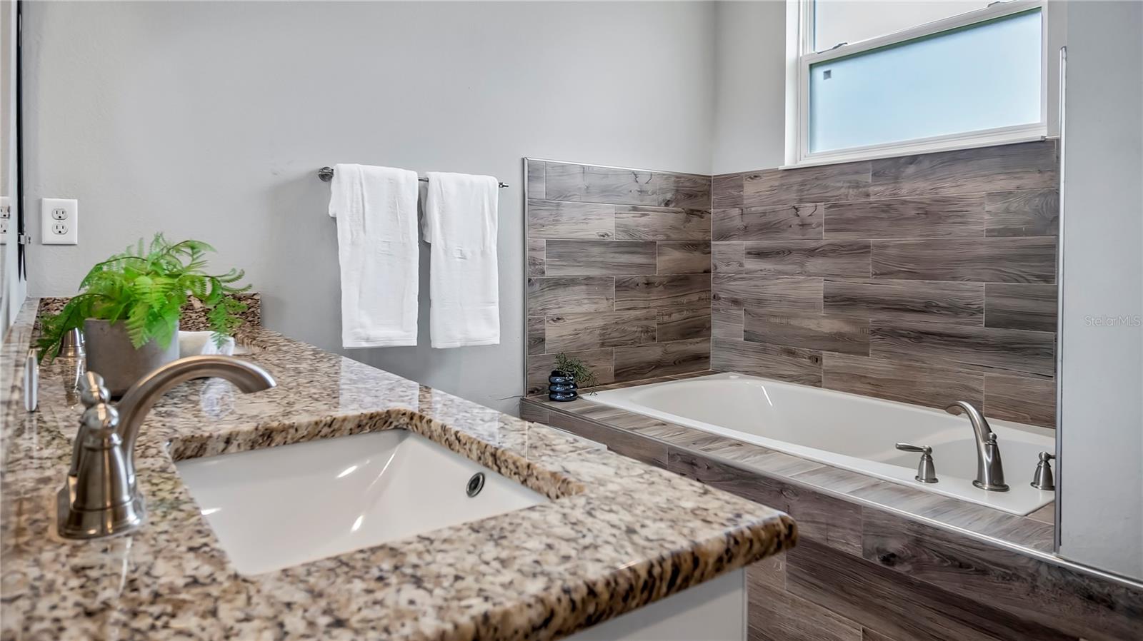 221 BELLA WAY, GROVELAND, FL, 34736