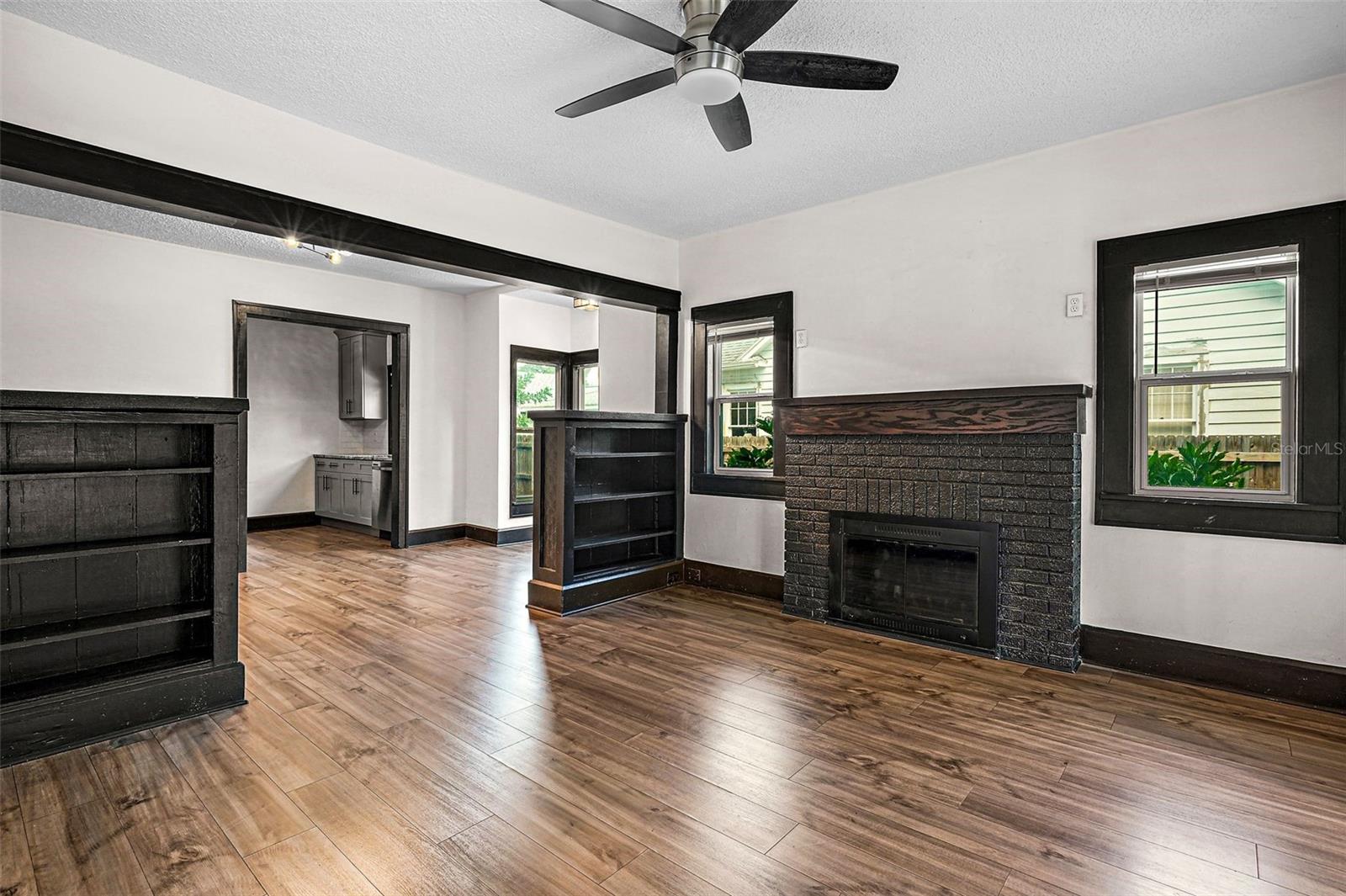 2111 BURLINGTON AVE N, ST PETERSBURG, FL, 33713