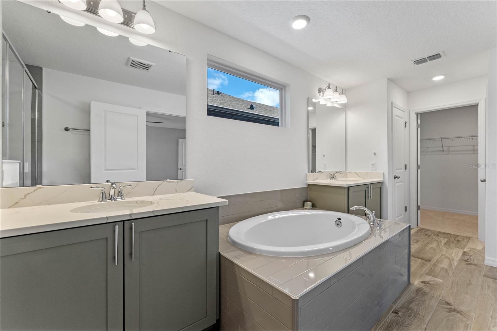 9100 WAVERLY WALK DR, ORLANDO, FL, 32817