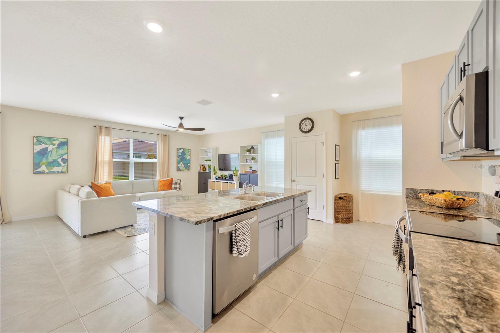 5674 BANBURY RIDGE RUN, WESLEY CHAPEL, FL, 33545