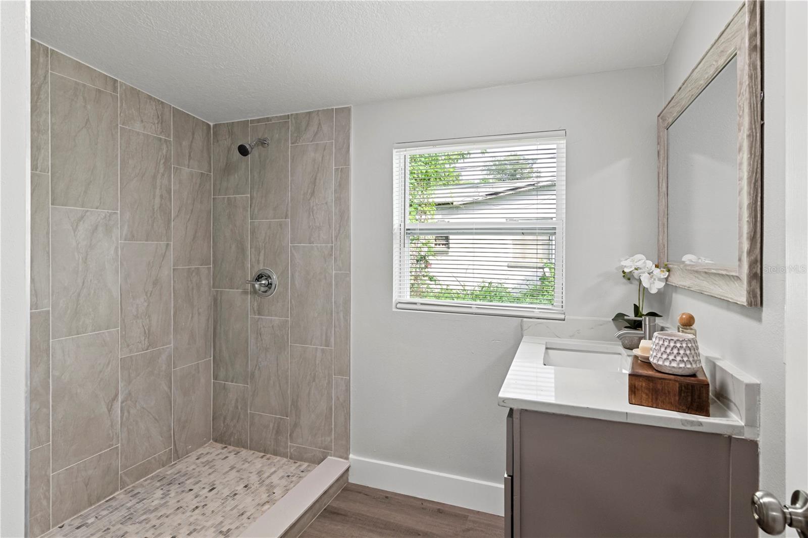 5819 COLCHESTER DR, ORLANDO, FL, 32812