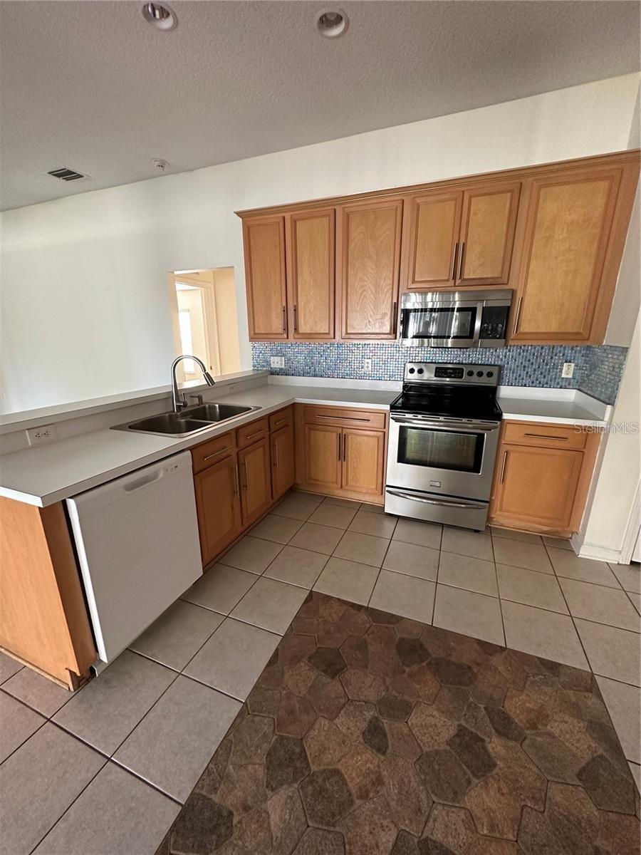 2012 HEARTLAND CIR, VALRICO, FL, 33594