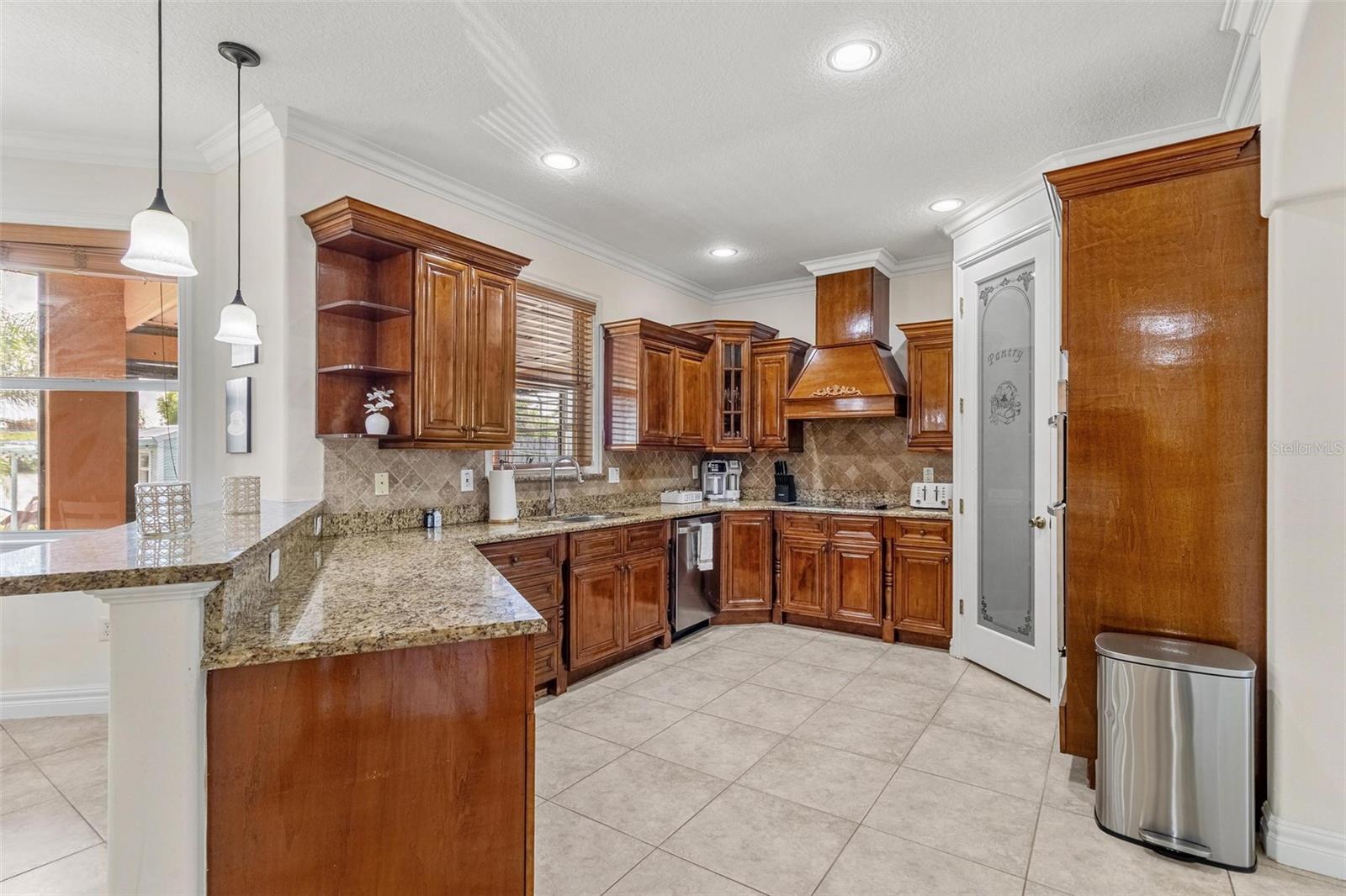 11302 SOUTHWIND LAKE DR, GIBSONTON, FL, 33534