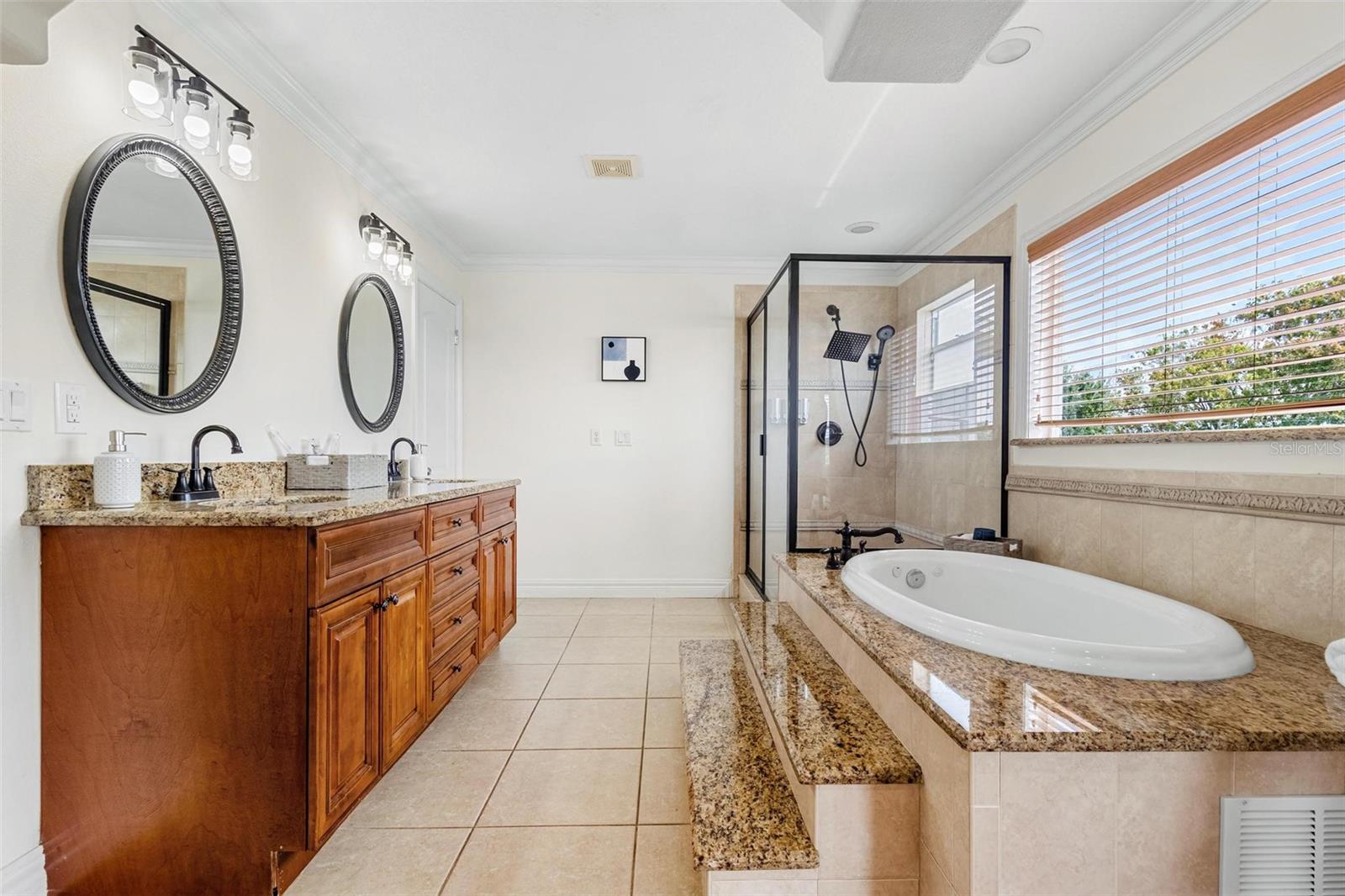 11302 SOUTHWIND LAKE DR, GIBSONTON, FL, 33534
