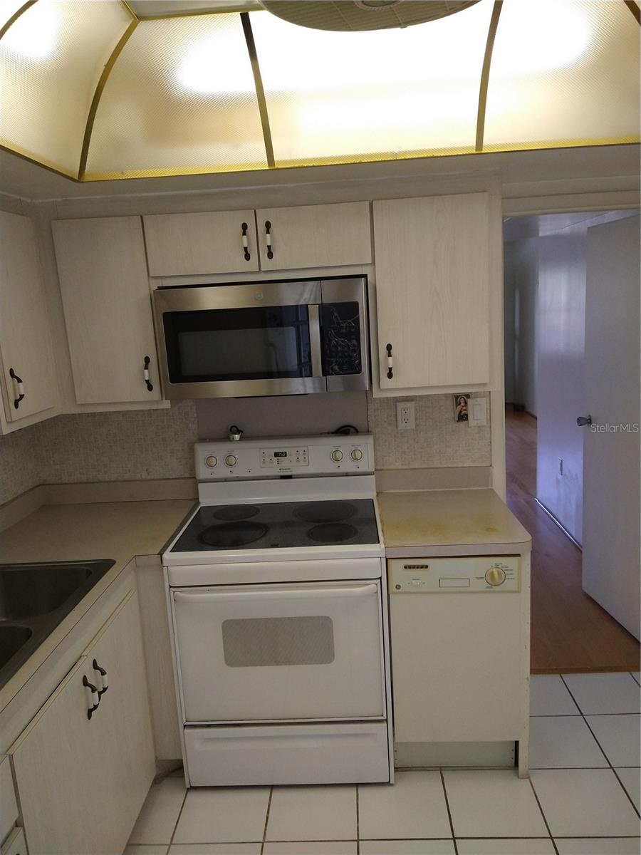 8100 DR MARTIN LUTHER KING JR ST N #208, ST PETERSBURG, FL, 33702