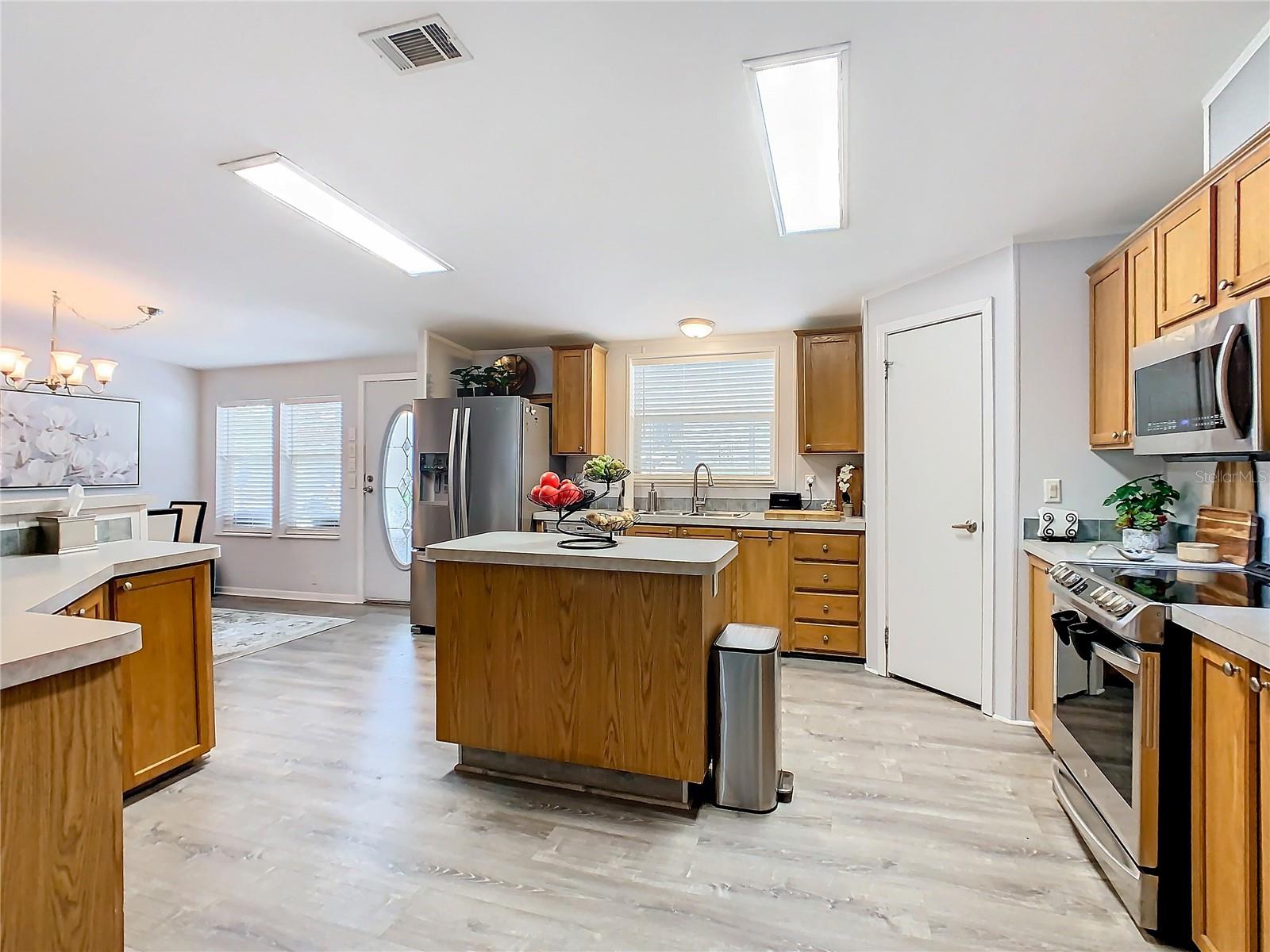 348 EDGEWOOD BLVD, LAKE WALES, FL, 33898