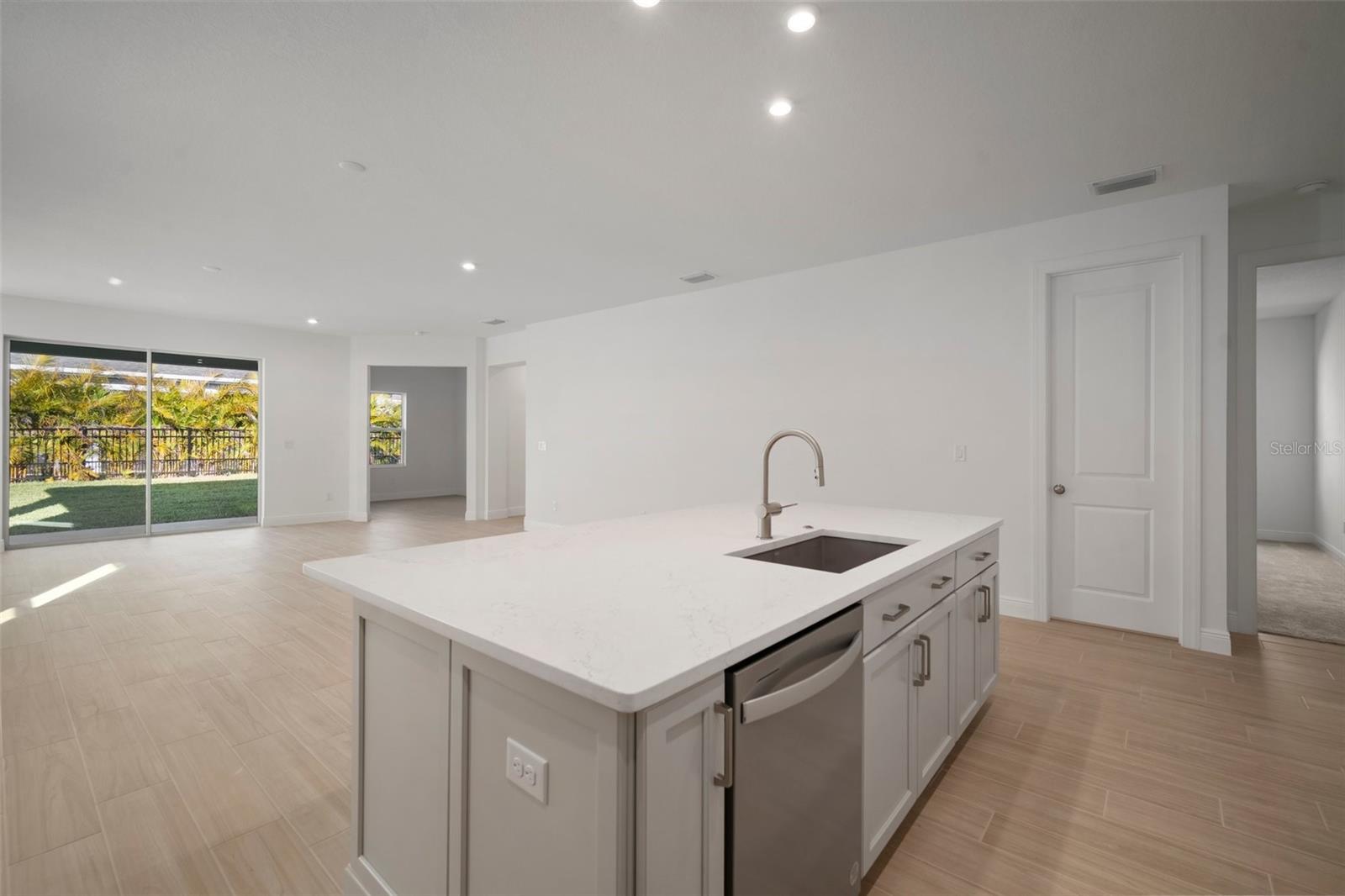6216 BROAD FIELD AVE, APOLLO BEACH, FL, 33572